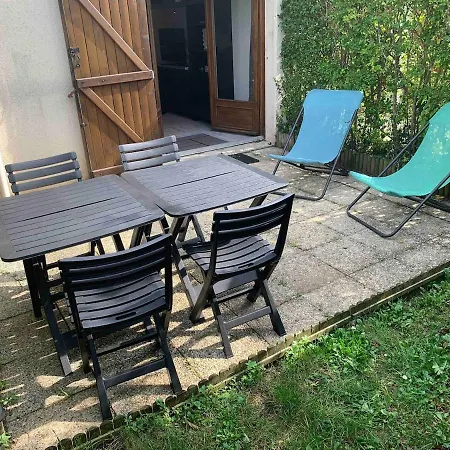Petit A 3 Minutes A Pied De La Avec Terrasse Et Parking Privee Gratuit 度假居 *
