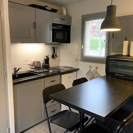 Petit A 3 Minutes A Pied De La Avec Terrasse Et Parking Privee Gratuit