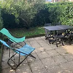 Petit A 3 Minutes A Pied De La Avec Terrasse Et Parking Privee Gratuit Holiday home *