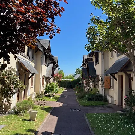 Petit A 3 Minutes A Pied De La Avec Terrasse Et Parking Privee Gratuit Feriehus Blonville-sur-Mer