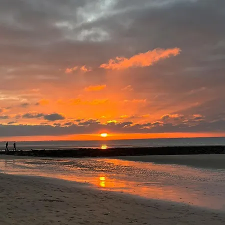 Petit A 3 Minutes A Pied De La Avec Terrasse Et Parking Privee Gratuit Feriehus Blonville-sur-Mer