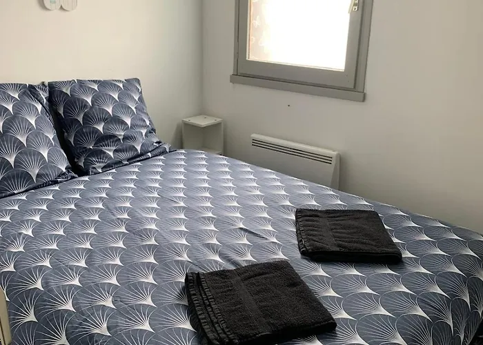 Petit à 3 Minutes à Pied De La Avec Terrasse Et Parking Privée Gratuit *