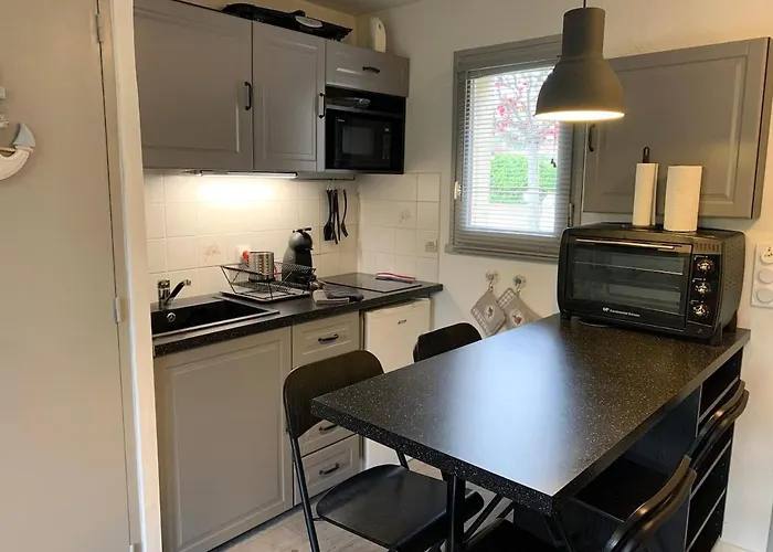 Petit à 3 Minutes à Pied De La Avec Terrasse Et Parking Privée Gratuit